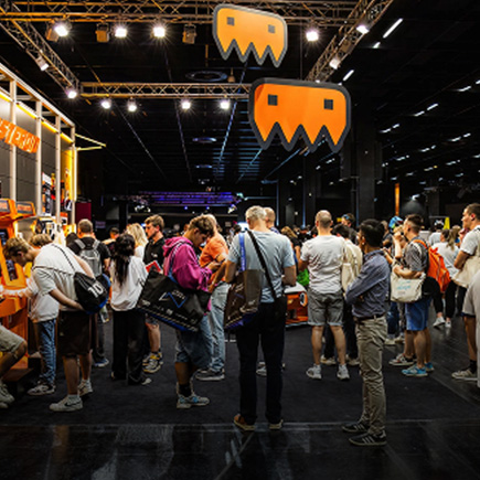 Visitors at the Cologne gamescom engage with the Hyundai gaming machines and the displayed Hyundai INSTEROID