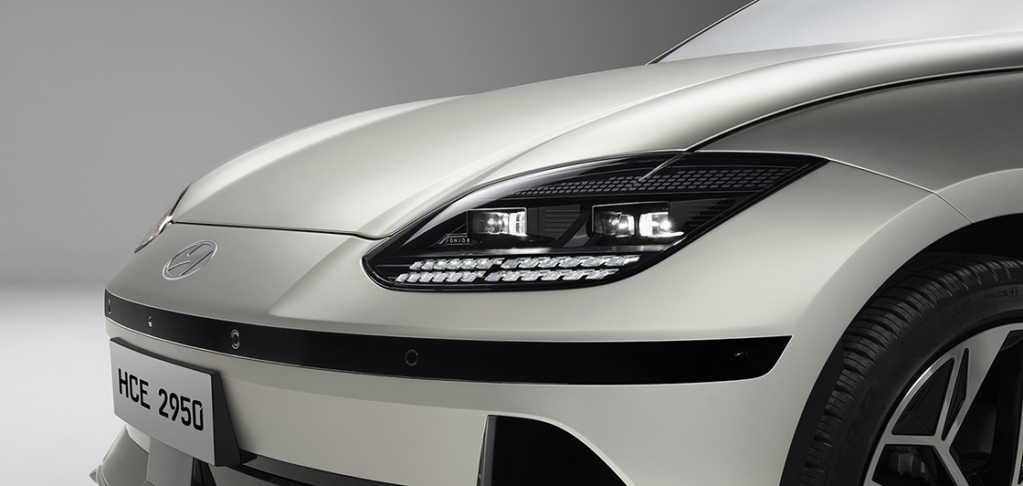 front Parametric Pixel Lights of IONIQ 6