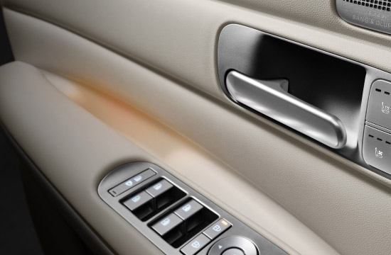 Close-up of the ambient mood lamp on the door handle