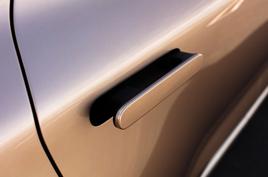 Auto flush door handle