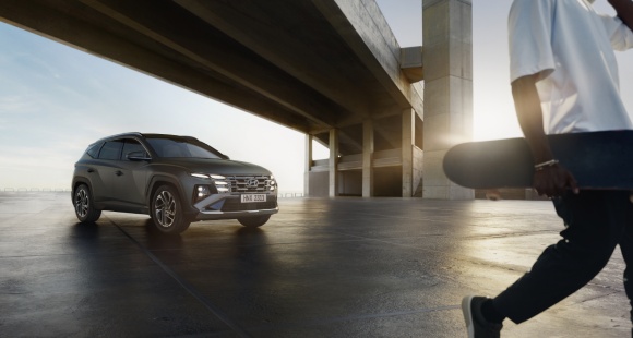 tucson nx4 2023 under a viaduct