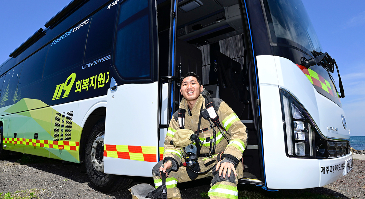Hyundai Motor Group Donates Hydrogen Fuel Cell Support Bus for Firefighters’ Recovery in the Line of Duty