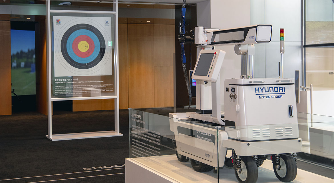 Self-adjusting shooting robot