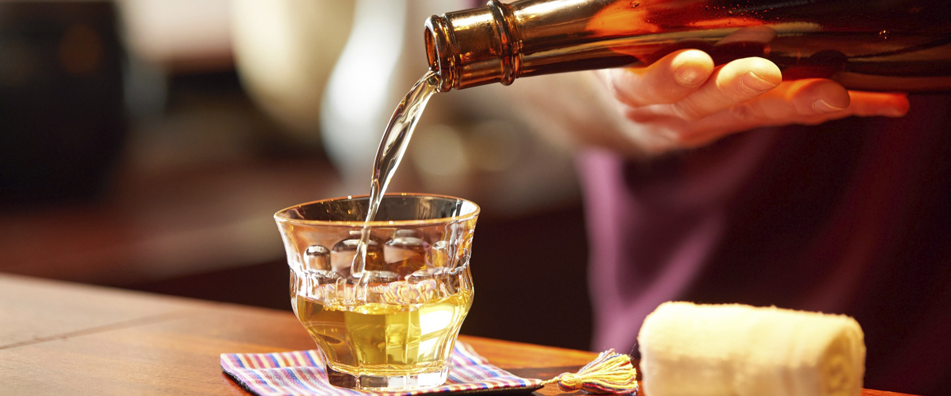 Korean alcohol, such as soju and makgeolli, are undergoing a wave of global popularity © 우아한형제들