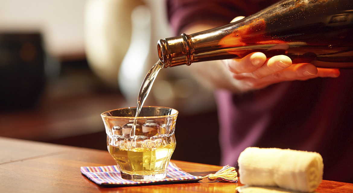 Korean alcohol, such as soju and makgeolli, is undergoing a wave of global popularity © 우아한형제들