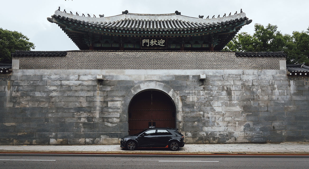 Palaces and temples highlight the elegance of Seoul's historical architecture