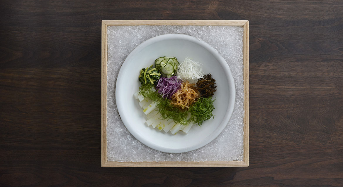 Tangpyeong-chae features mungbean jelly, salted and dried jellyfish, two varieties of Korean seaweed—tot and gamtae—and Swiss chard grown at HMGICS’ Smart Farm, all complemented by a hot mustard sauce.