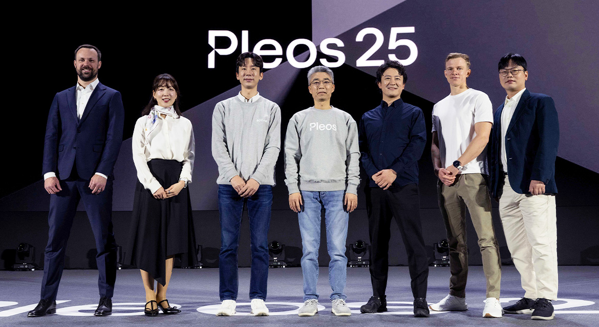 (from left) Noah Zych, Head of Autonomous Mobility and Delivery at Uber; Jaeyeon Jung, Executive Vice President and SmartThings Head at Samsung Electronics; Jaeuk Park, CEO of SOCAR; Chang Song, President and Head of Hyundai Motor and Kia’s Advanced Vehicle Platform (AVP) Division; Tatsuya Matsubara, APAC Head of Automotive at Unity; Denis Nekliudov, Staff Software Engineer and Automotive OS Team Lead Manager at Google; Jaehoo Lee, Head of App Division at Naver