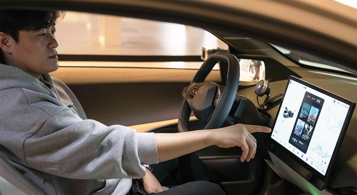 A next-gen infotainment system based on the Android Automotive OS (AAOS) that allows for maximum openness and scalability