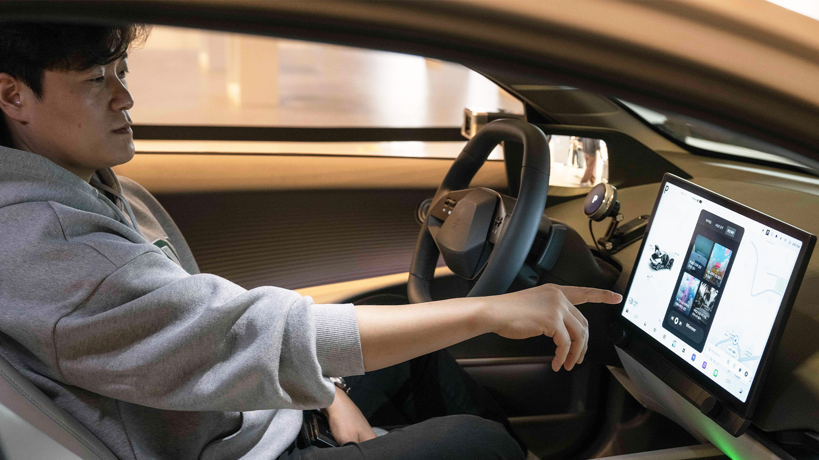 A next-gen infotainment system based on the Android Automotive OS (AAOS) that allows for maximum openness and scalability