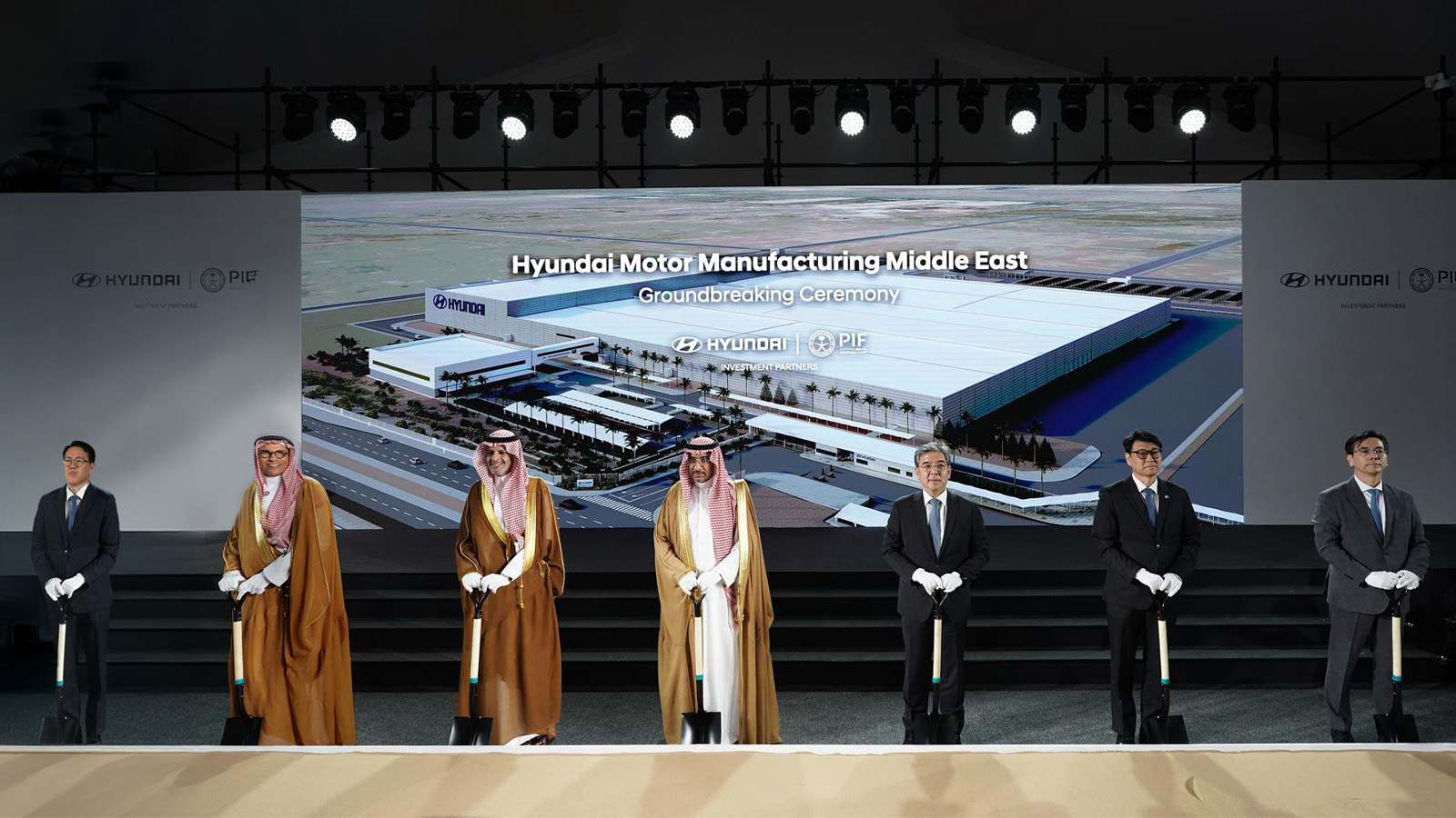 (From left to right) : Wongyun Park, CEO of HMMME; Ahmed Ali Al Subaey, Chairman of HMMME Board of Directors; Yazeed A. Alhumied, Deputy Governor and Head of MENA Investments at PIF; H.E. Bandar Alkhorayef, Minister of Industry and Mineral Resources; Jaehoon Chang, Vice Chair of Hyundai Motor Group; Byung Jun Moon, Korean Ambassador (Acting) to Kingdom of Saudi Arabia; Hanwoo Lee, Executive Vice President and CEO of Hyundai Engineering & Construction