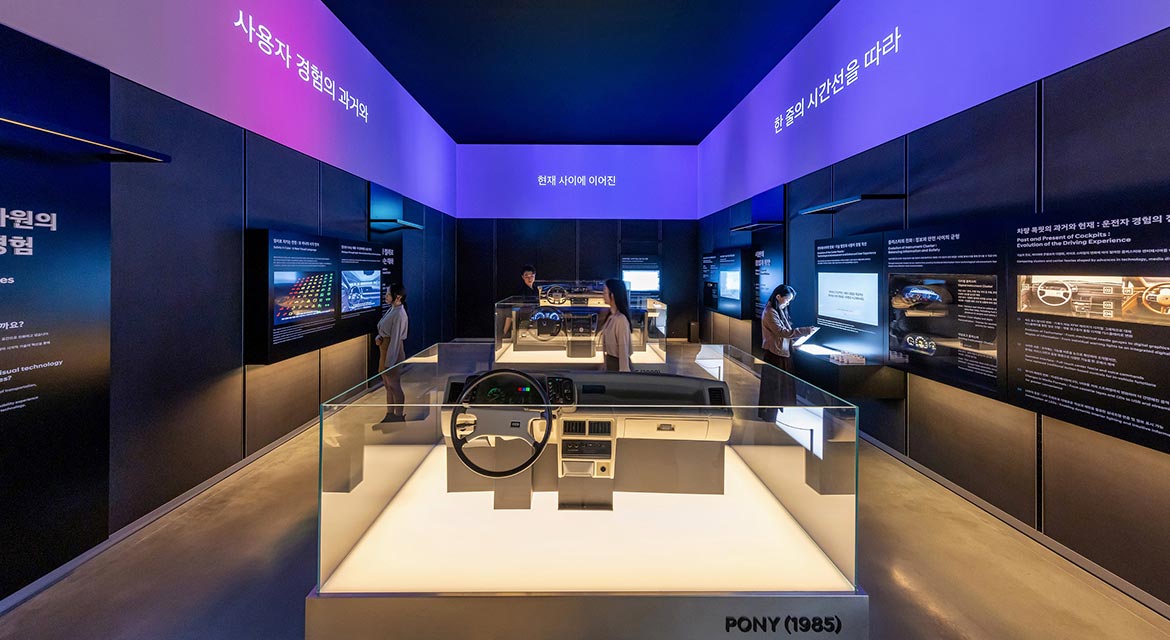 UX Archive Zone documents the Group’s UX journey, offering sensory-themed exhibitions that highlight milestones in the evolution of the Group's UX.