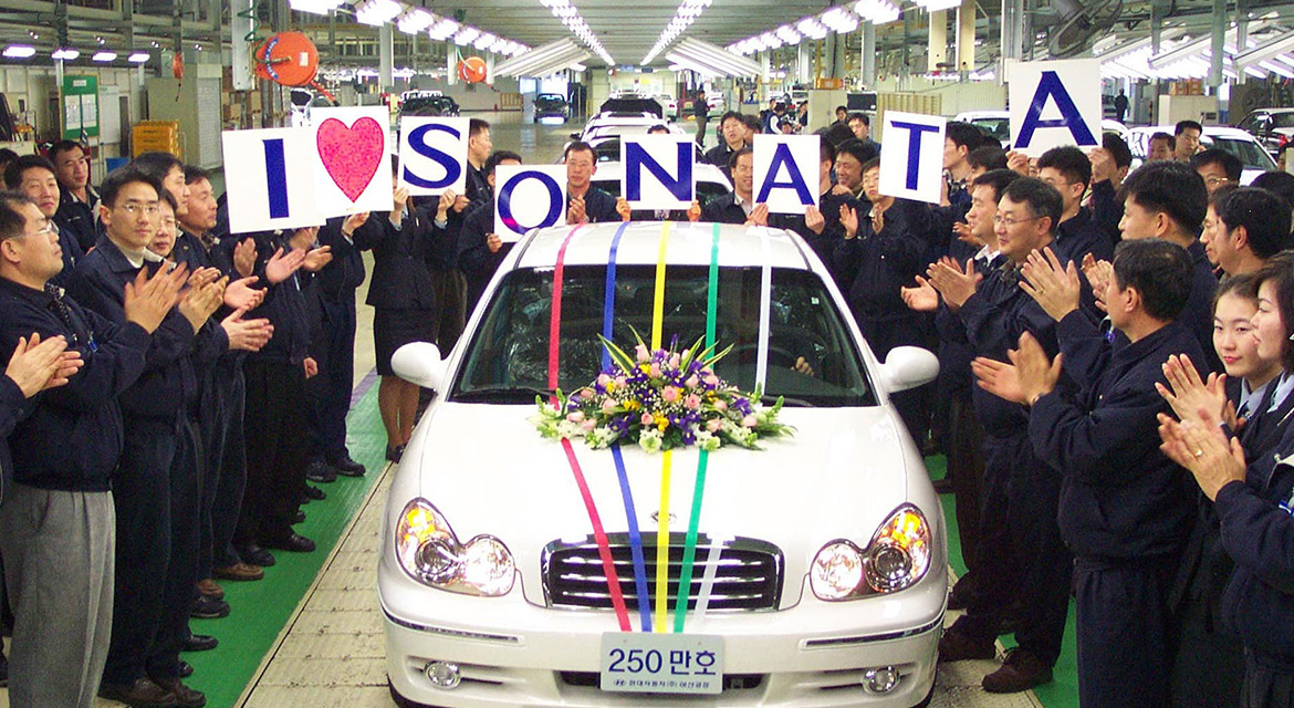 Milestone moment: the 2.5 millionth SONATA rolls off the assembly line.