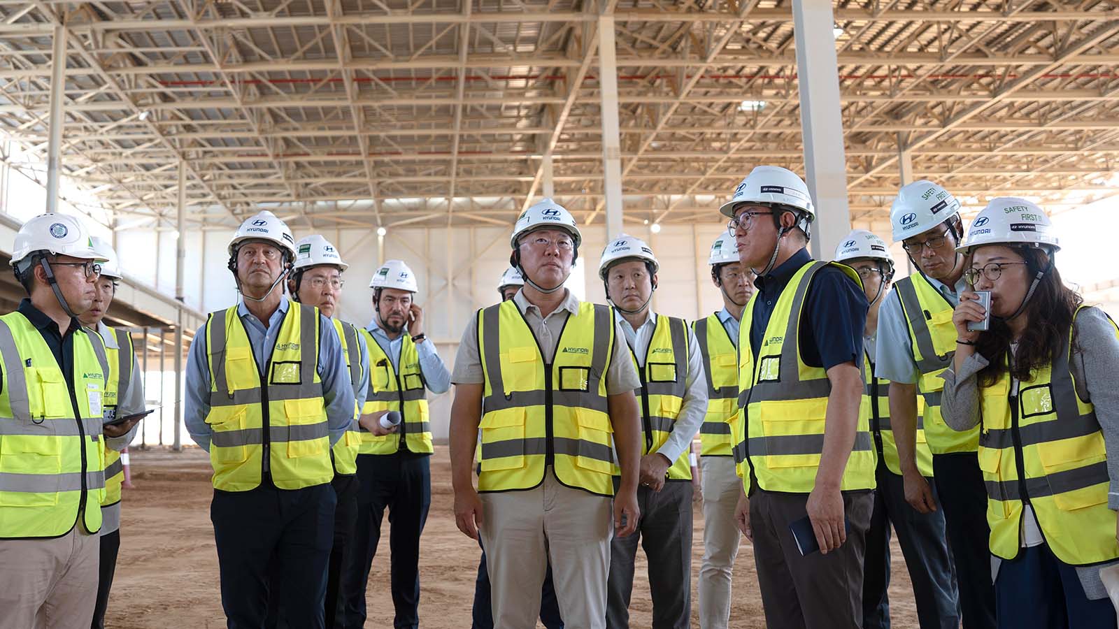 Executive Chair Euisun Chung and José Muñoz, President and CEO of Hyundai Motor Company, are briefed by HMMME Head Wonkyn Park on the progress of the new plant in Saudi Arabia