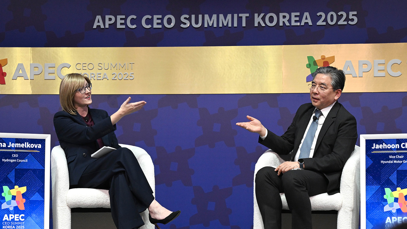 (from left)  Ivana Jemelkova, CEO of Hydrogen Council, and Jaehoon Chang, Vice Chair of Hyundai Motor Group and Co-Chair of Hydrogen Council