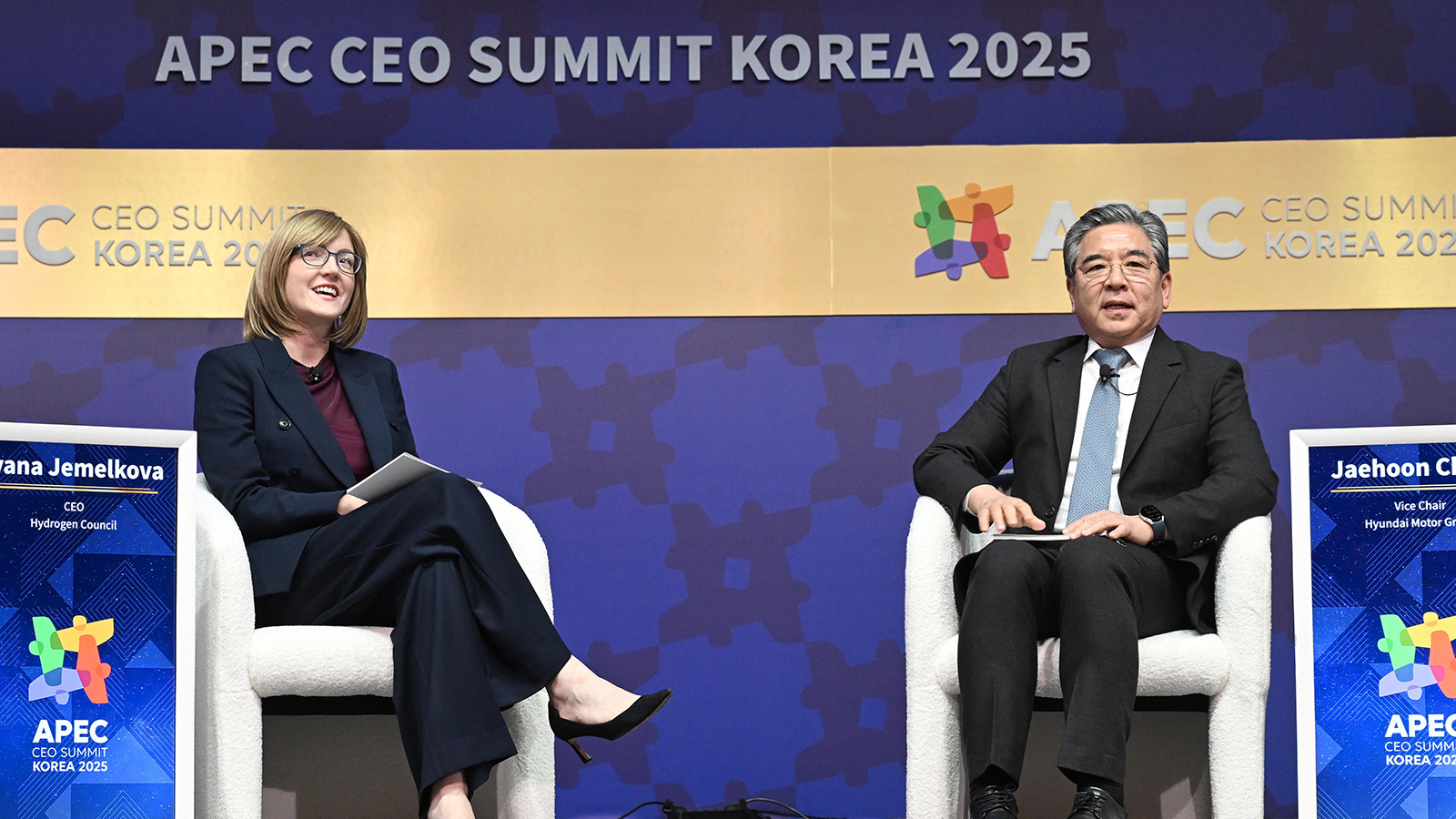 (from left)  Ivana Jemelkova, CEO of Hydrogen Council, and Jaehoon Chang, Vice Chair of Hyundai Motor Group and Co-Chair of Hydrogen Council