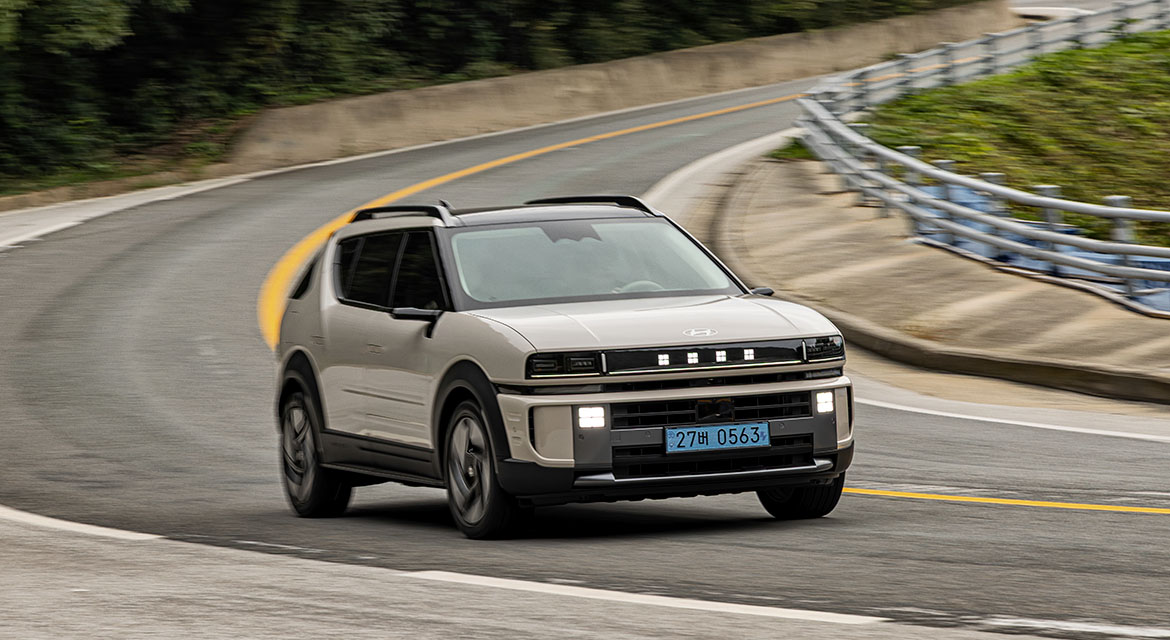 NEXO front three quarter cornering