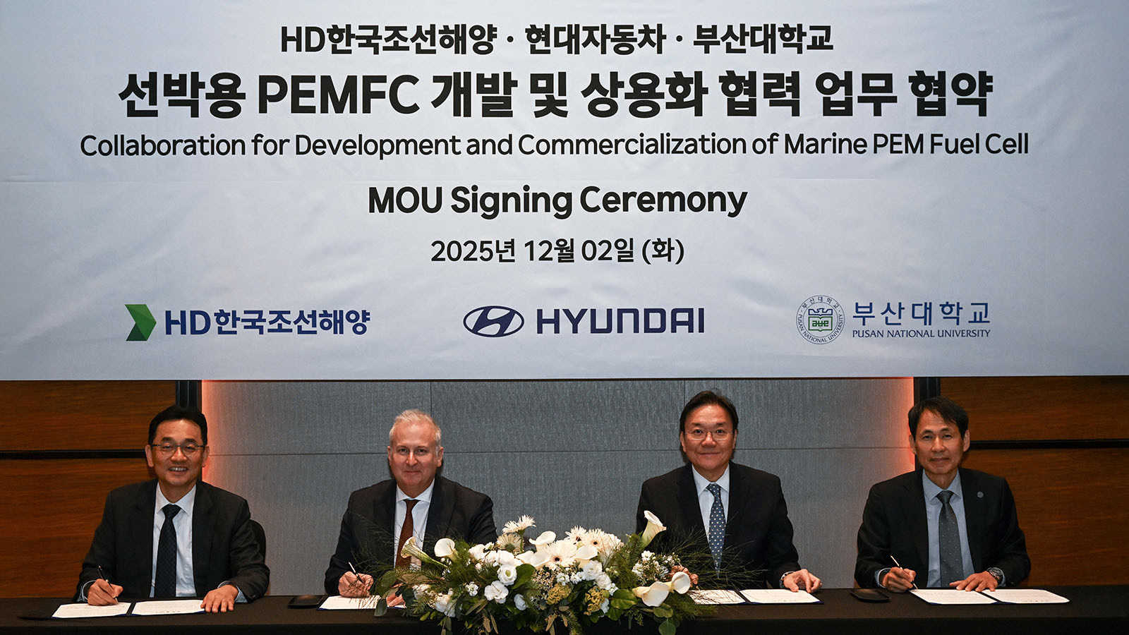 (from left) Kwang Pil Chang, Executive Vice President and Head of Advance Research Center at HD KSOE / Ken Ramirez, Executive Vice President and Head of Energy & Hydrogen Business Division at Hyundai Motor Group / Chang Hwan Kim, Executive Vice President and Head of Electrification Energy Solutions Tech Unit at Hyundai Motor Company / Sang Hu Park, Executive Vice President of Pusan National University