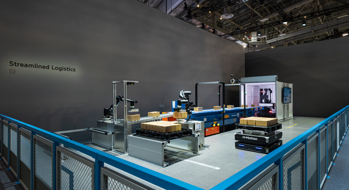 Boston Dynamics' Stretch, a logistics loading and unloading robot, along with Hyundai WIA's Collaborative Robot (Cobot) and Autonomous Mobile Robot (AMR), are being showcased in a logistics demonstration involving loading, transportation, and unloading tasks. 