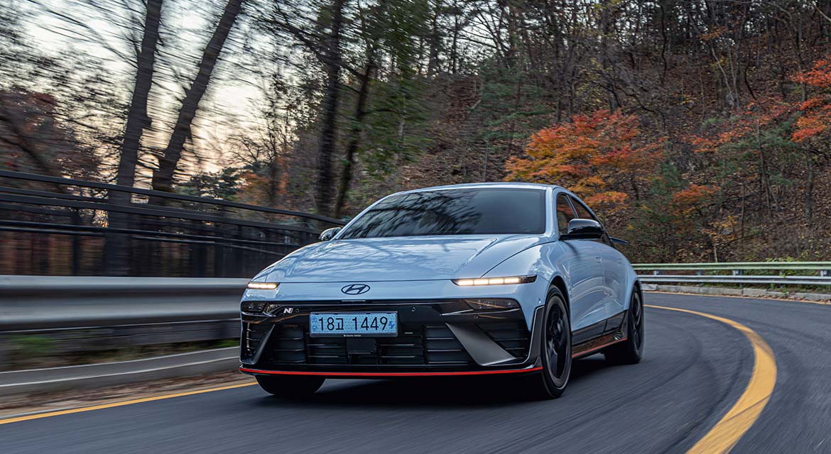 Bugaksan-ro Skyway can get busy during the day, but if you head out early, you might get it all to yourself.