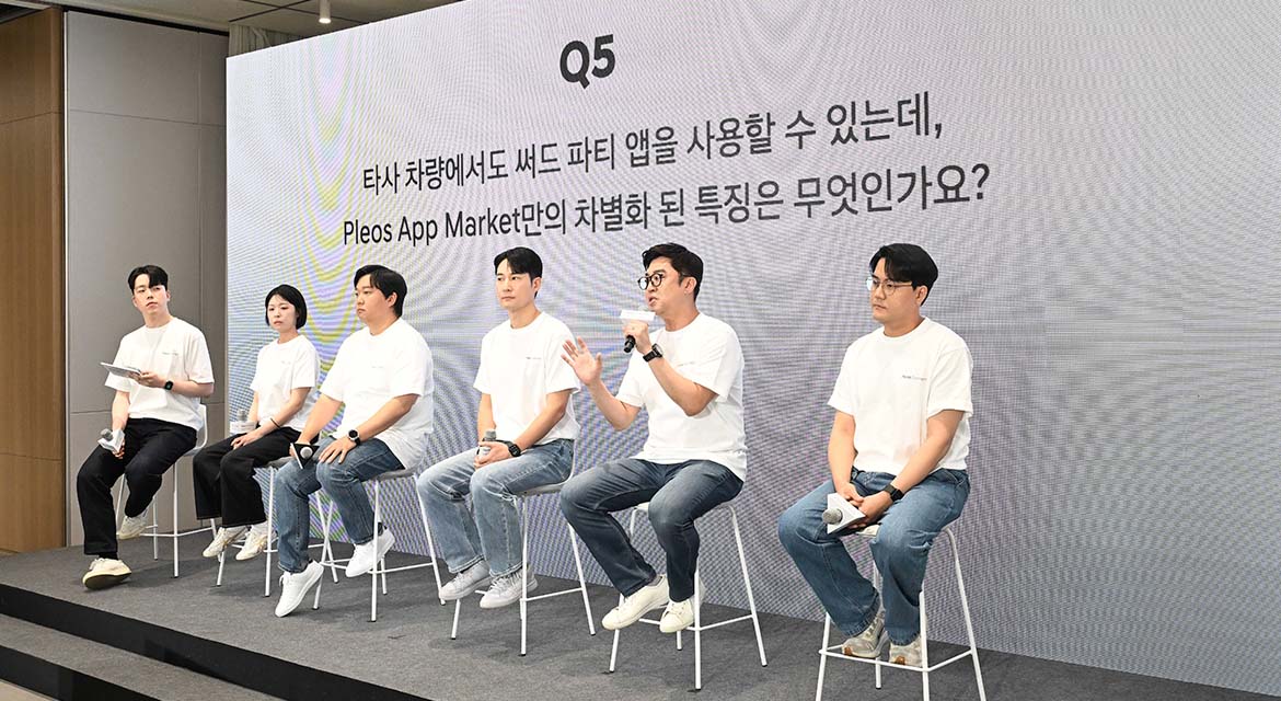 A Q&A session at the Pleos Connect Media Day (from left): Gwonu Ryu, Manager, Tech PR Team at Hyundai Motor Group; Hanna Yun, Hanna Yun, Research Engineer, Navigation Development Team at Hyundai Motor Group; Seungjae Lee, Senior Research Engineer, Infotainment Platform Development Team at Hyundai Motor Group; Changsub Kim, Senior Research Engineer, UX Strategy Team at Hyundai Motor Group; Cheehyung Yoon, Group Lead of the Pleos Playground Group at 42dot; and Jongho Lee, Team Lead of the Gleo AI Group at 42dot.
