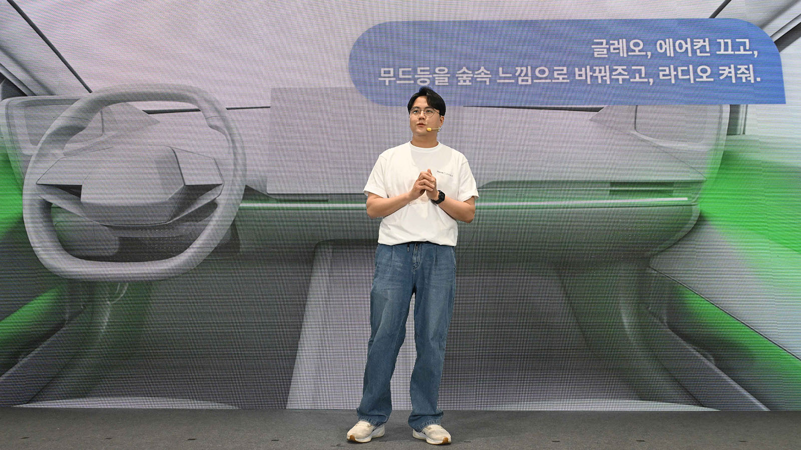 Jongho Lee, Team Lead of the Gleo AI Group at 42dot, presents Gleo AI at the Pleos Connect Media Day.