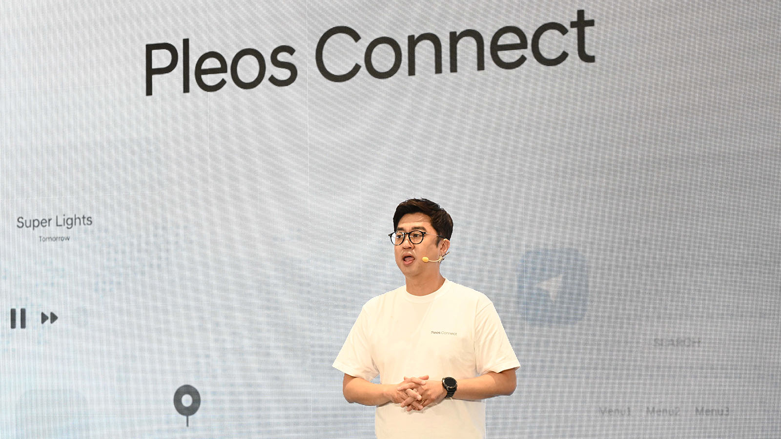 Cheehyung Yoon, Group Lead of the Pleos Playground Group at 42dot, presents the App Market at the Pleos Connect Media Day.