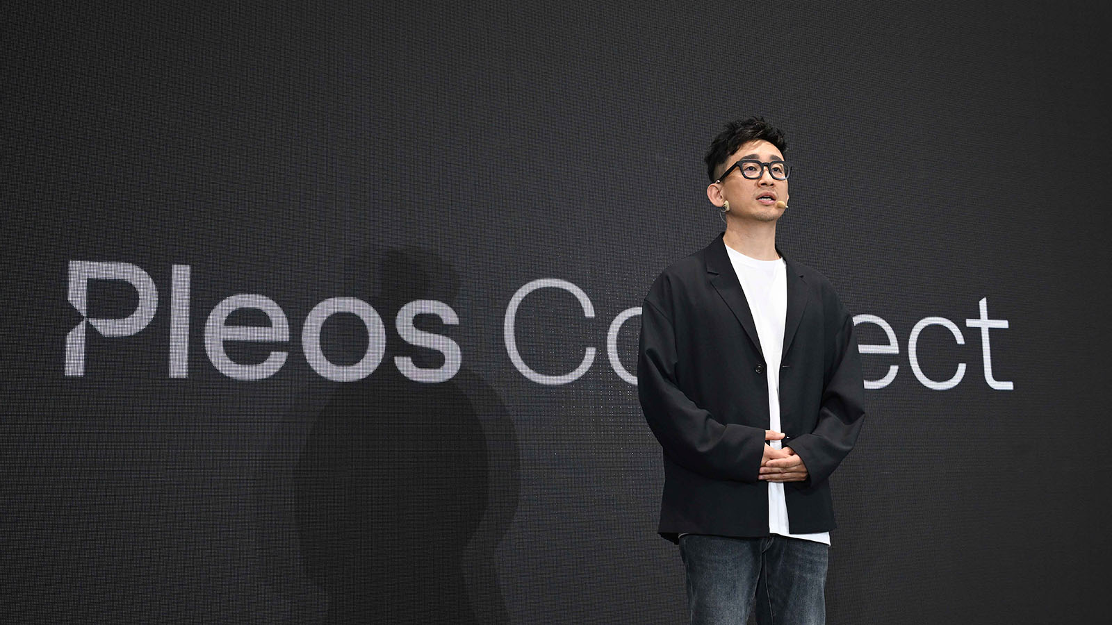 Jongwon Lee, Senior Vice President and Head of the Feature & CCS Sub-Division at Hyundai Motor Group, delivers the opening presentation at the Pleos Connect Media Day.