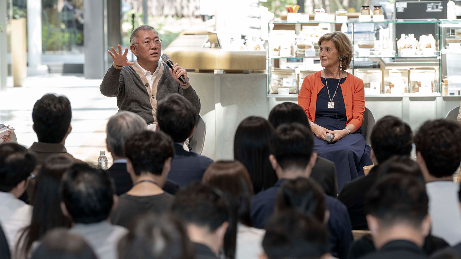Hyundai Motor Group Executive Chair Outlines Vision for Collaboration and Innovation at Transformed Seoul HQ