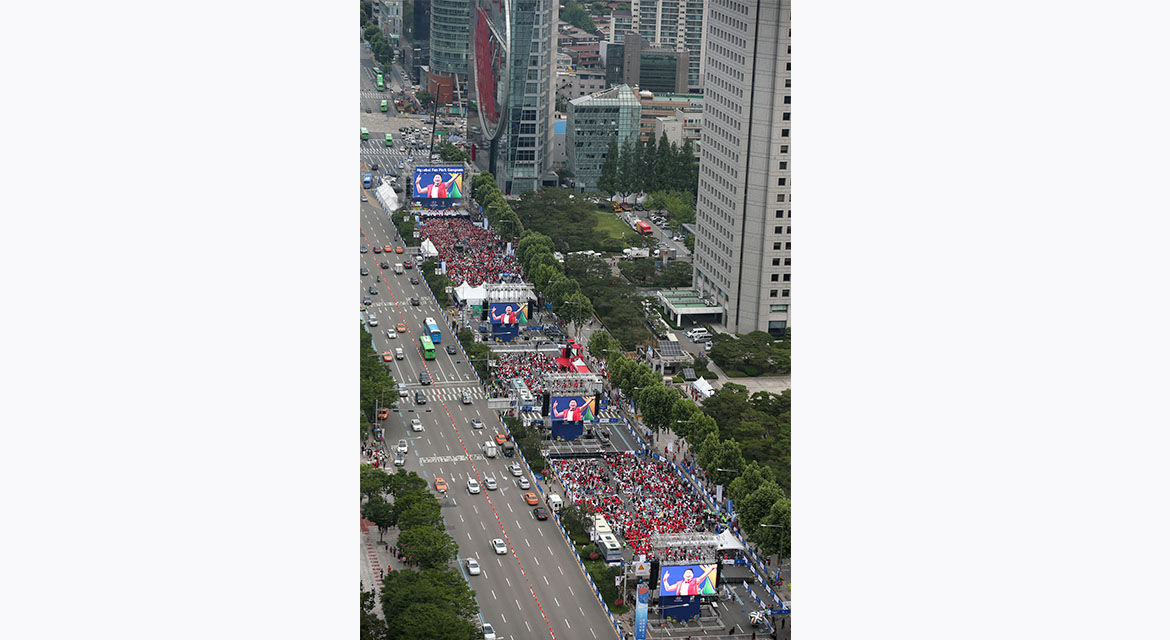 Hyundai Fan Park on Gangnam-daero in Seoul during the 2014 FIFA World Cup Brazil™, offering fans a shared World Cup experience.