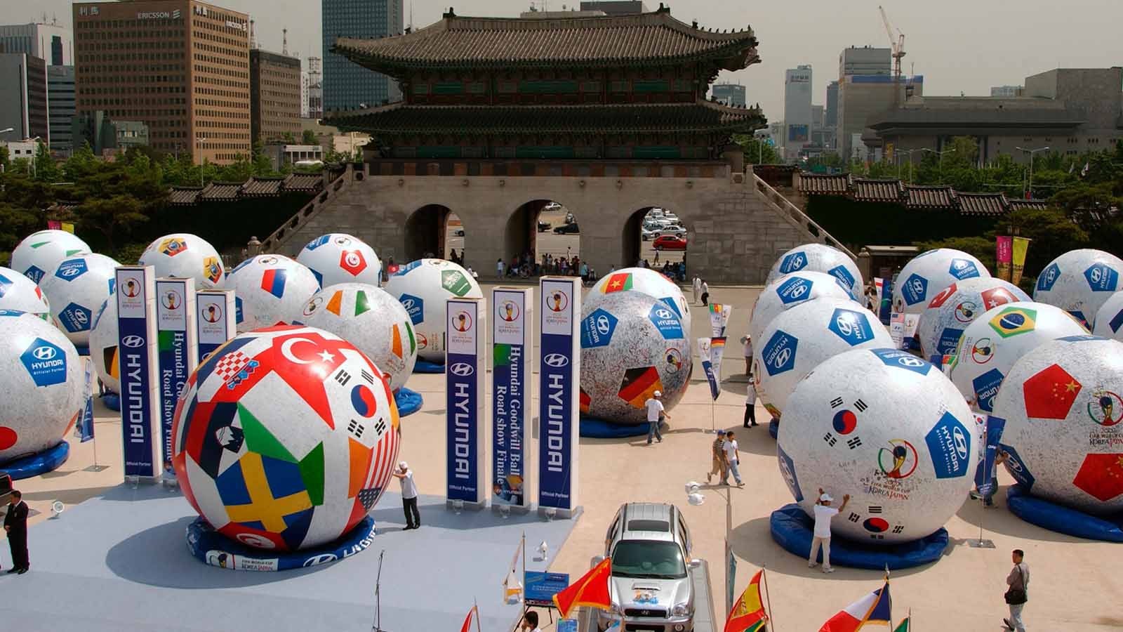 The Goodwill Ball Road Tour ahead of the 2002 FIFA World Cup Korea/Japan™, one of Hyundai Motor’s earliest global fan engagement initiatives.