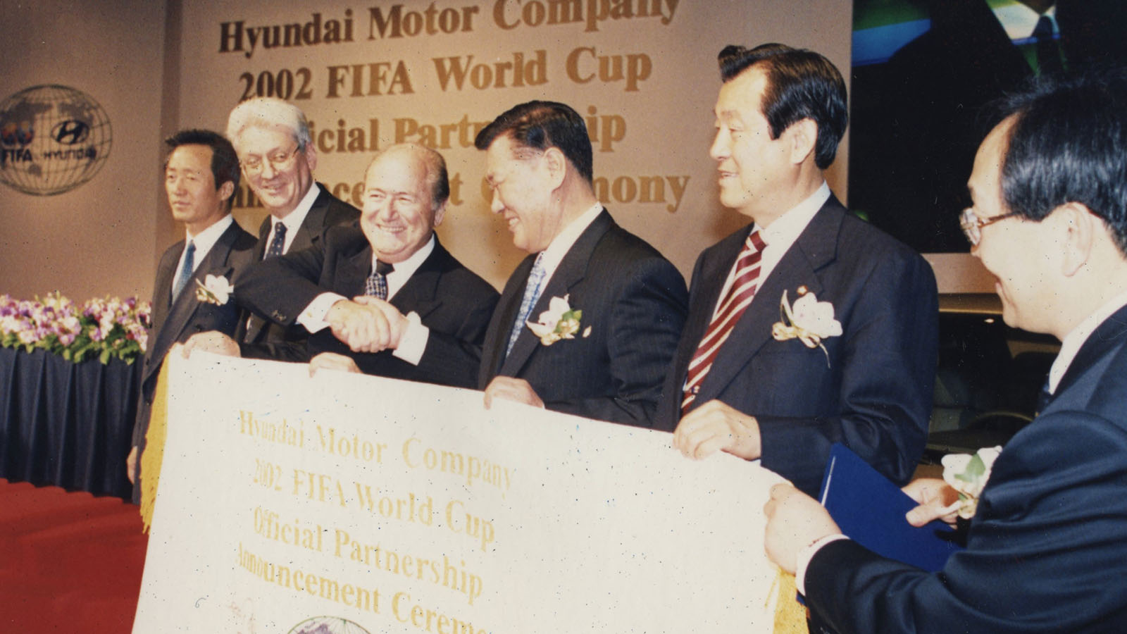 Officials pose for a commemorative photo at the announcement ceremony of Hyundai Motor Company's official partnership with the 2002 FIFA World Cup™ in 1999, including Honorary Chairman Mong-Koo Chung (third from right). The Fleet Behind Football's Biggest Stage