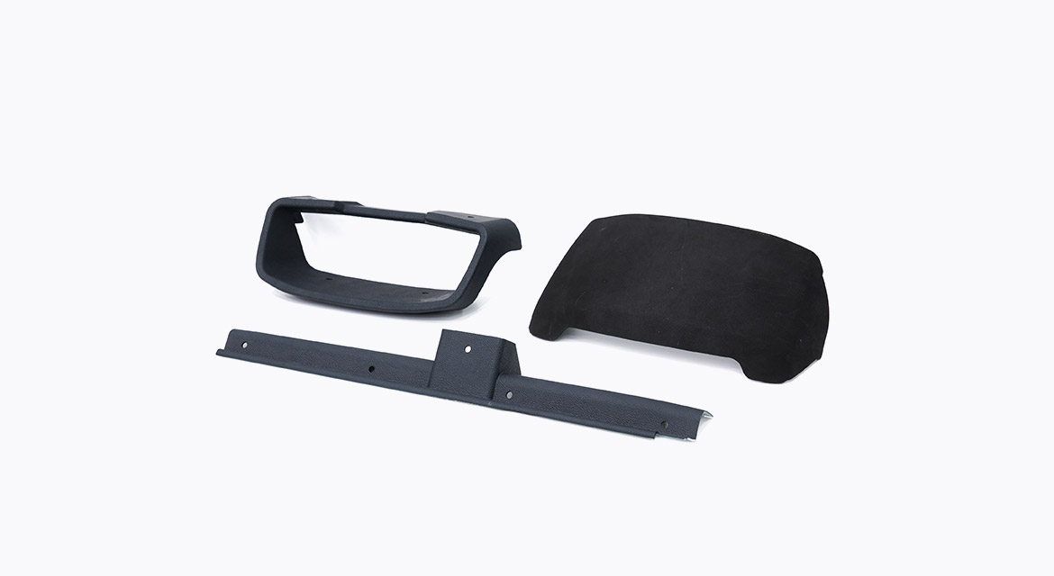 A component for the Hyundai Pony recreated through additive manufacturing using liquid resin photopolymerization technology.