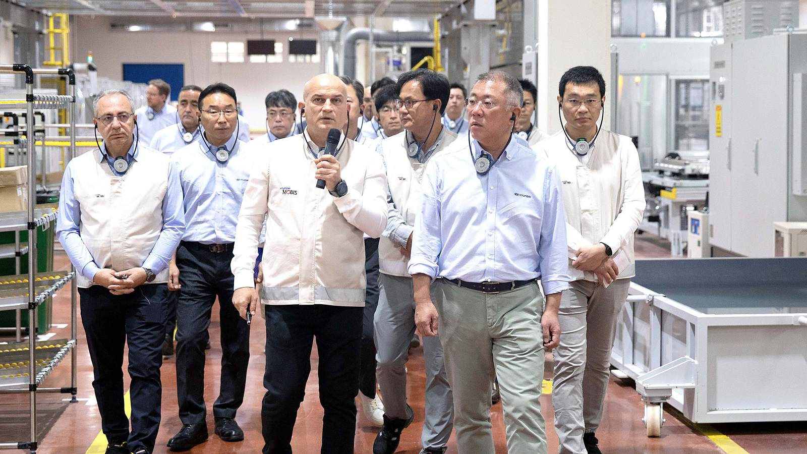 Hyundai Motor Group Executive Chair Euisun Chung Visits Hyundai Motor Türkiye to Review IONIQ 3 Production Readiness