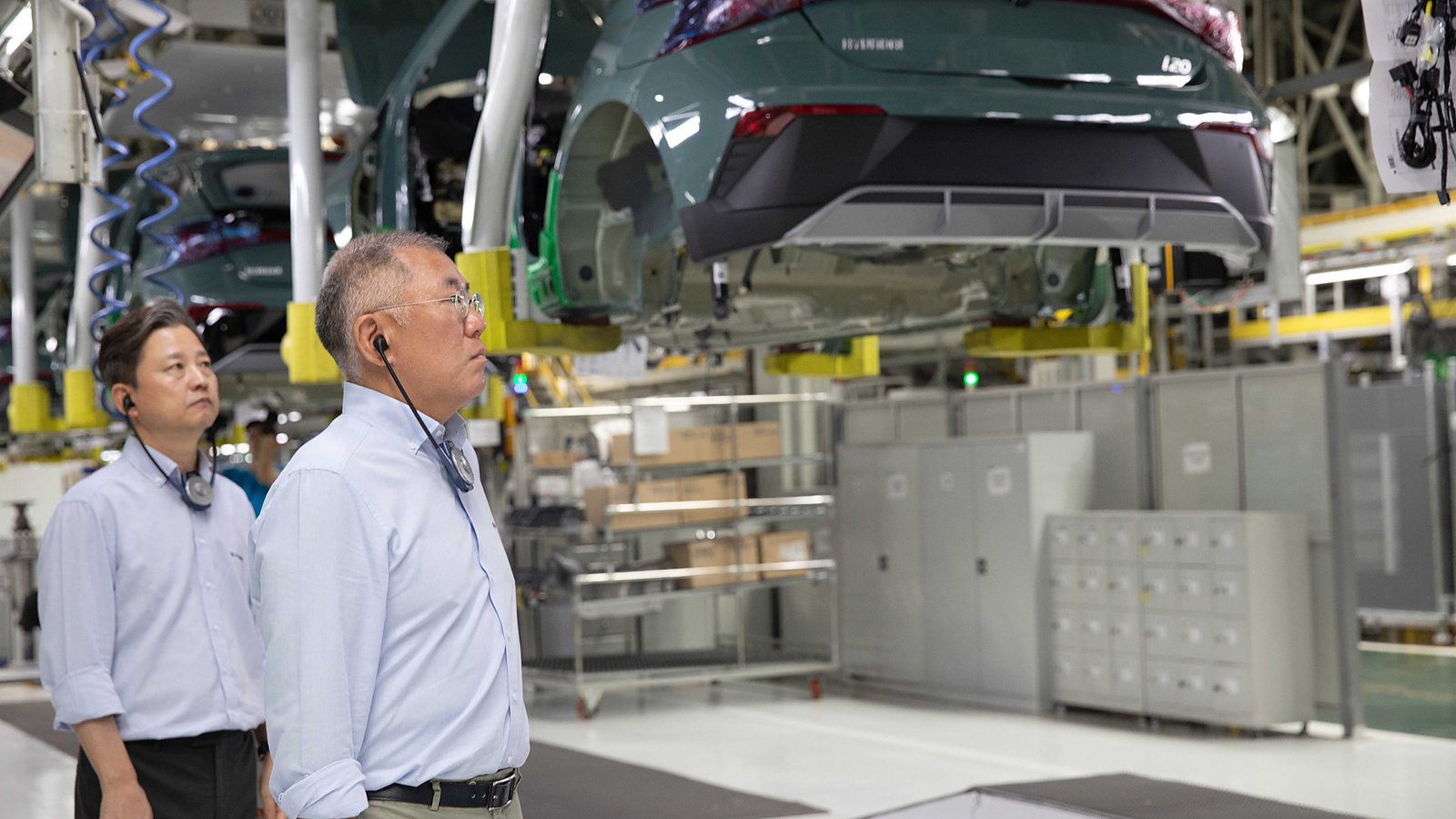 Hyundai Motor Group Executive Chair Euisun Chung Visits Hyundai Motor Türkiye to Review IONIQ 3 Production Readiness